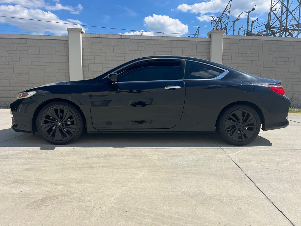 2017 Honda Accord Image 2