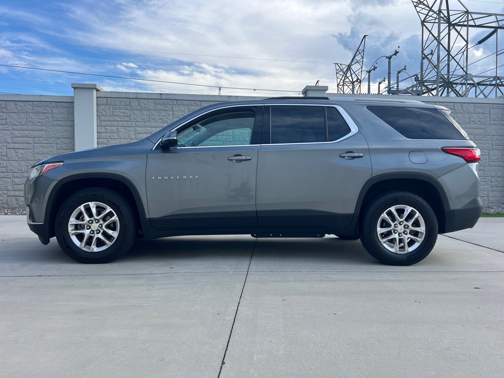 2018 Chevrolet Traverse Image 2