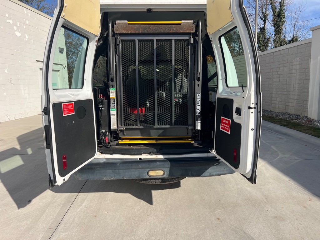 2014 Ford Econoline Image 9