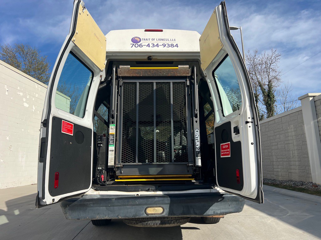 2014 Ford Econoline Image 10