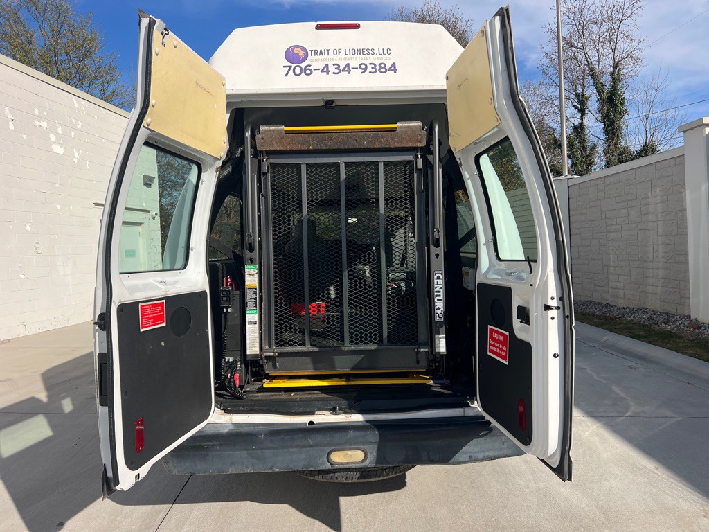 2014 Ford Econoline Image 11