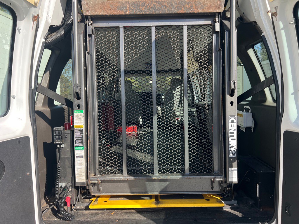 2014 Ford Econoline Image 12