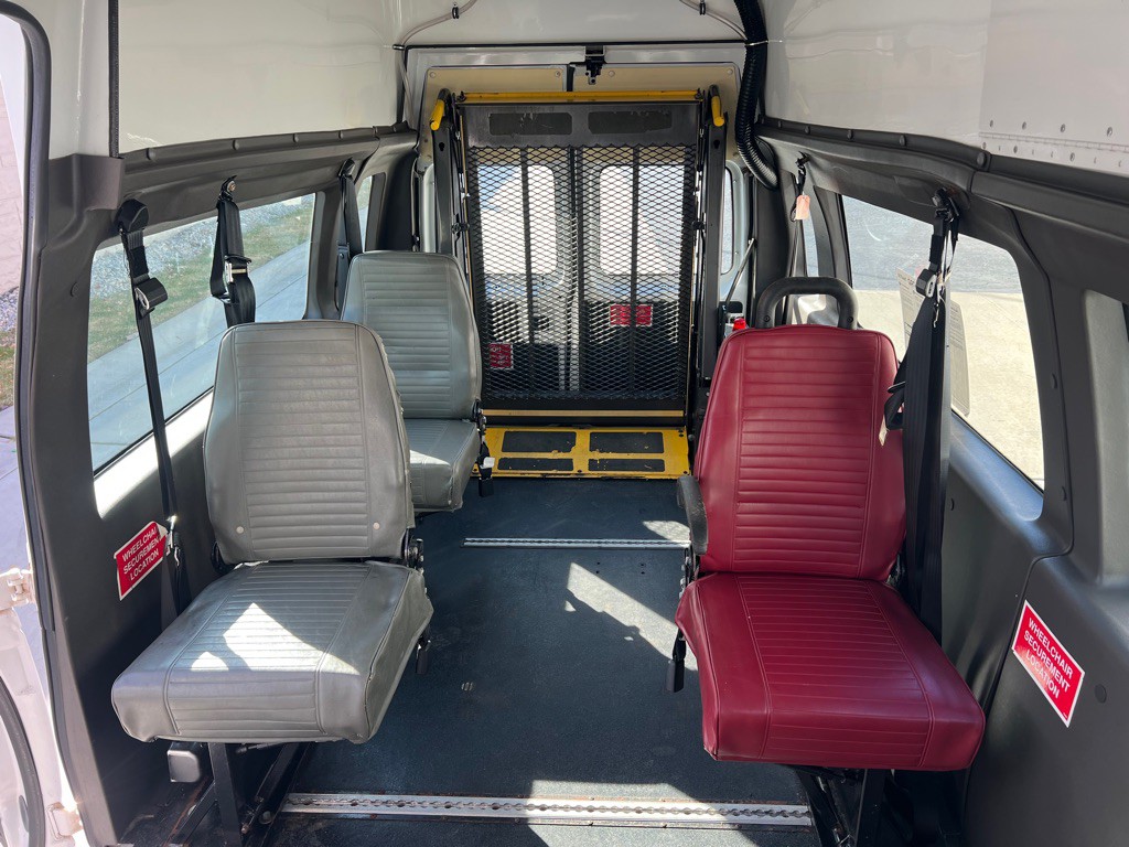 2014 Ford Econoline Image 17