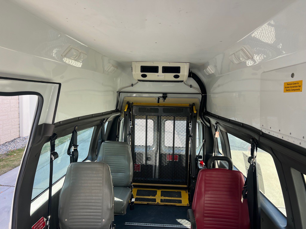 2014 Ford Econoline Image 18