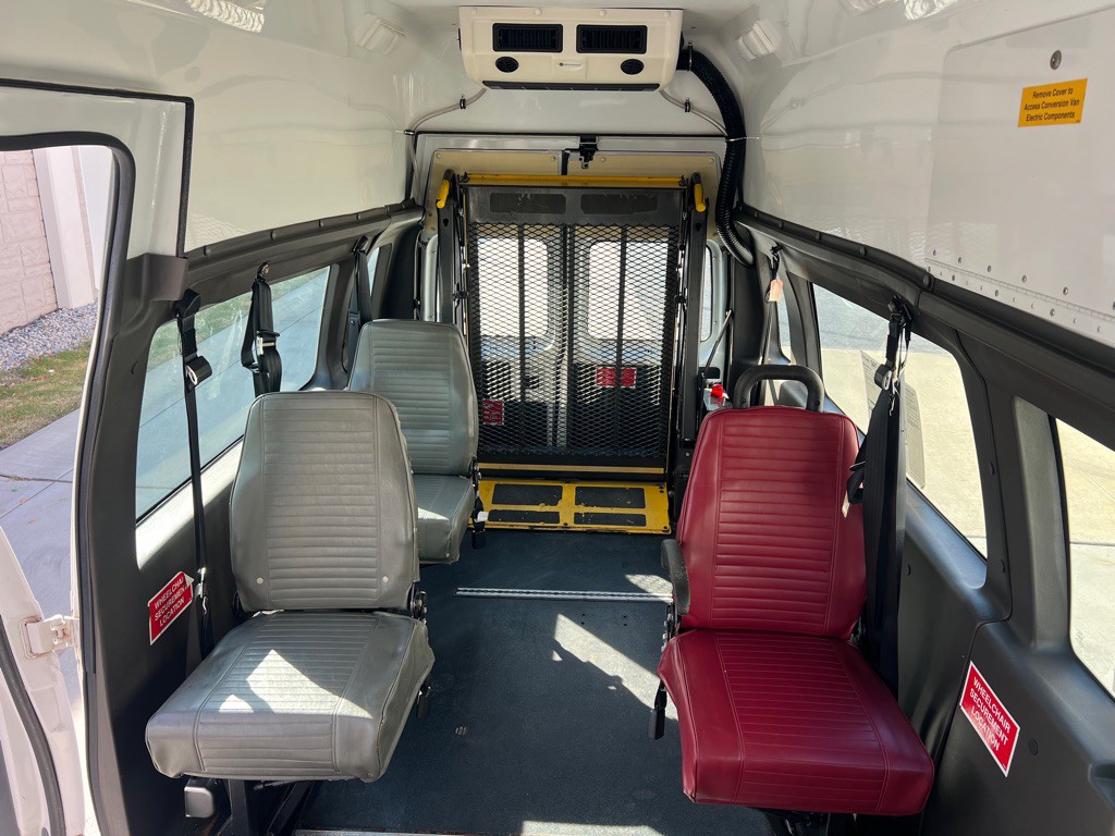 2014 Ford Econoline Image 19