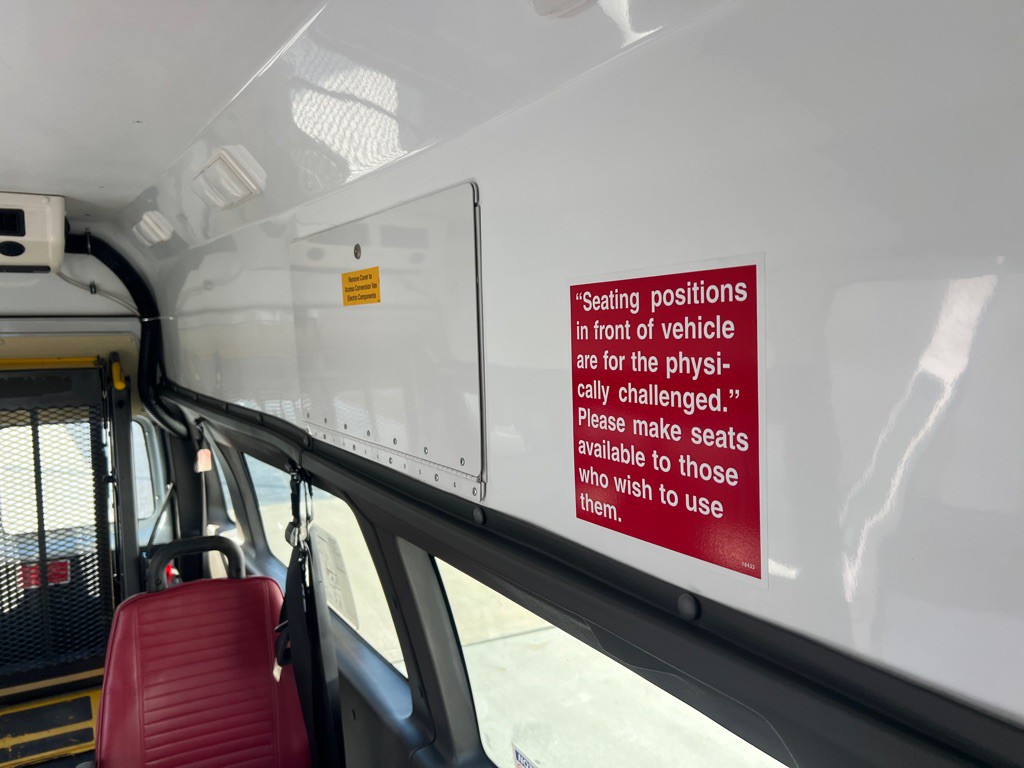 2014 Ford Econoline Image 21