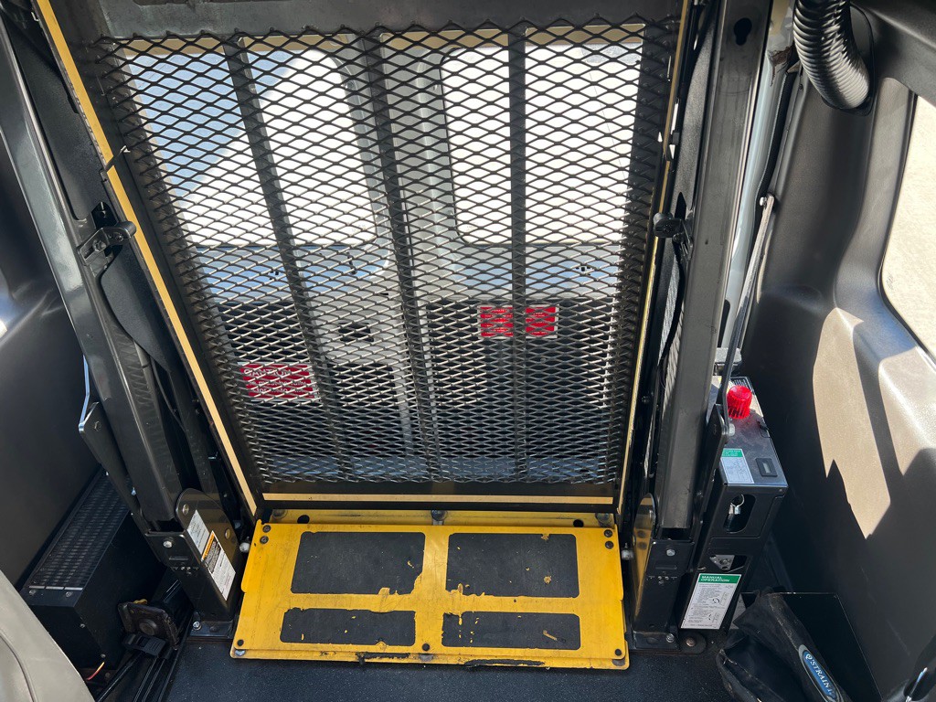 2014 Ford Econoline Image 24