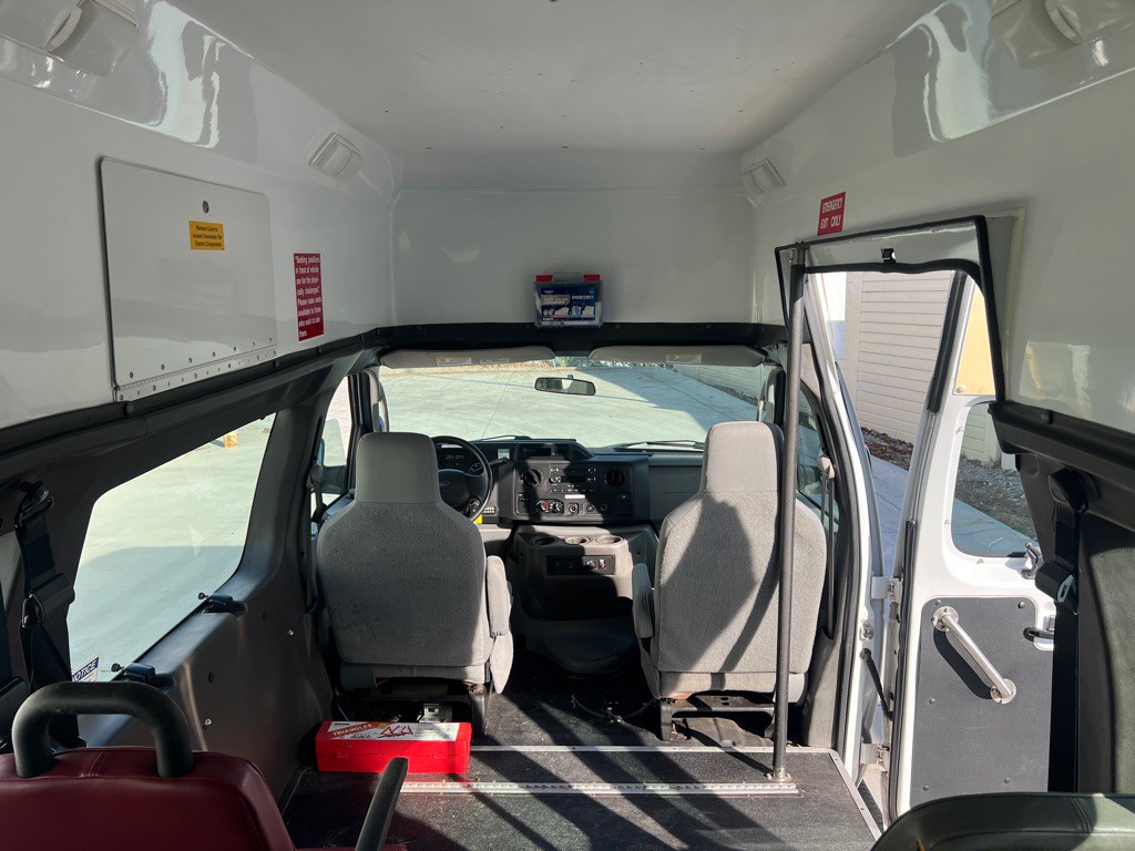 2014 Ford Econoline Image 25