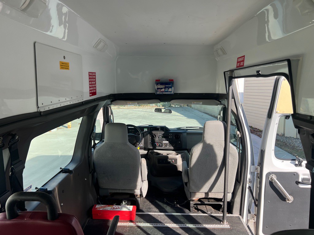 2014 Ford Econoline Image 26