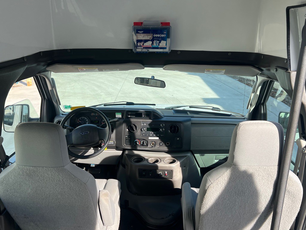 2014 Ford Econoline Image 30