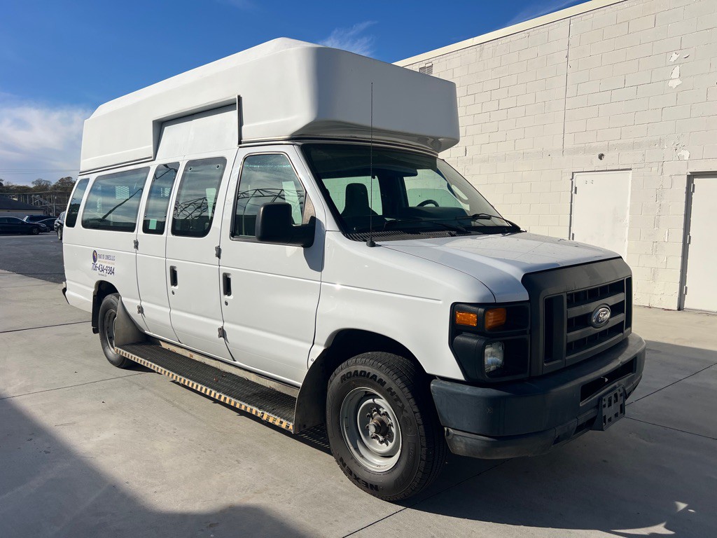 2014 Ford Econoline Image 32