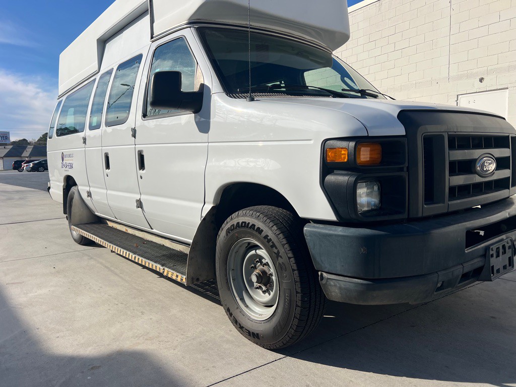 2014 Ford Econoline Image 36