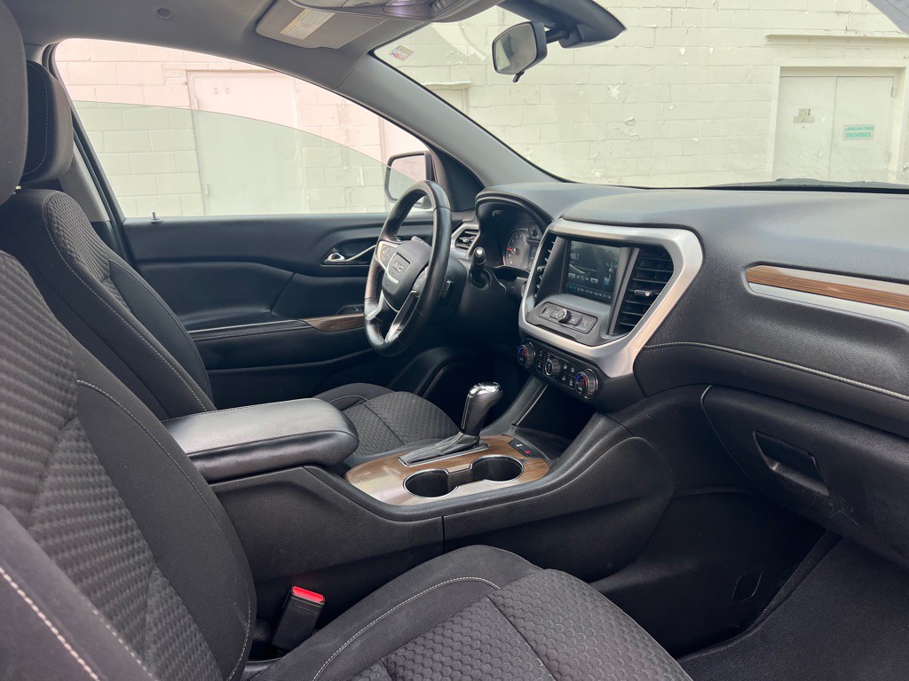2018 GMC Acadia Image 9