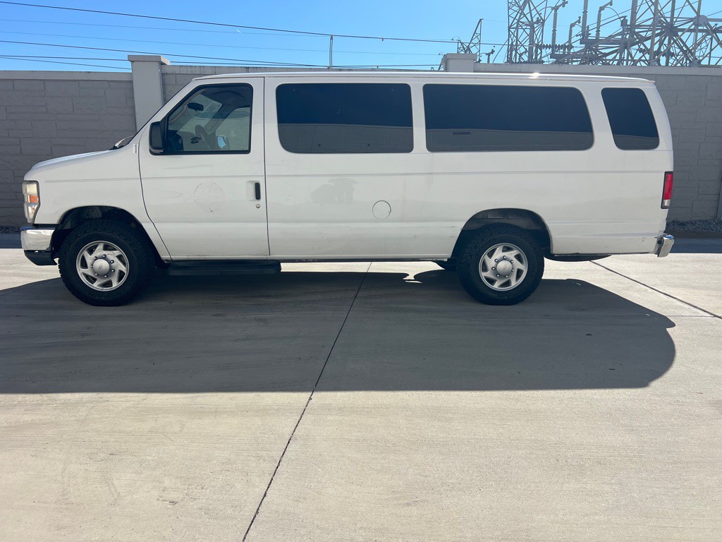 2014 Ford Econoline Image 2