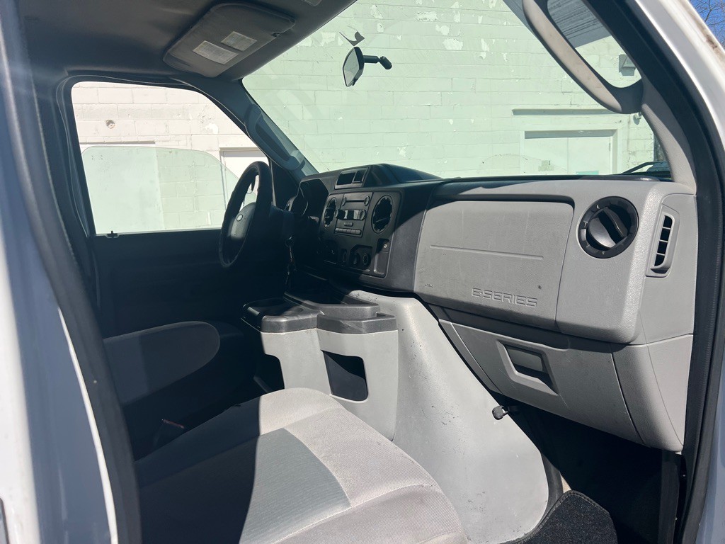2014 Ford Econoline Image 14