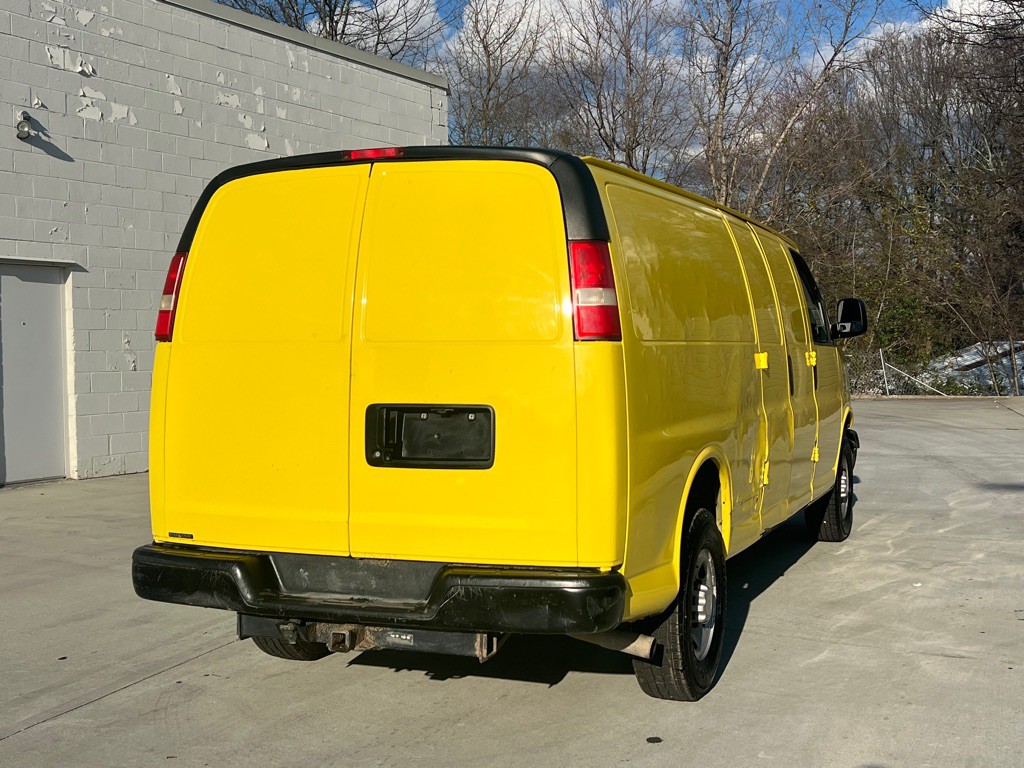 2015 Chevrolet Express Image 6