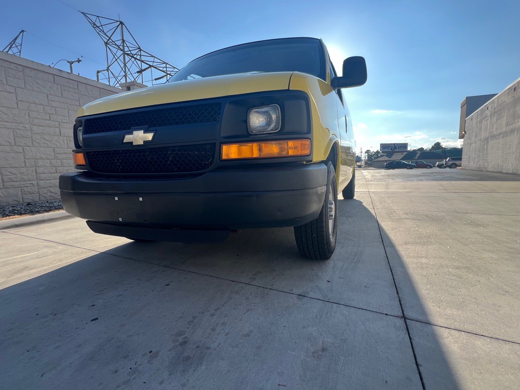 2015 Chevrolet Express Image 12