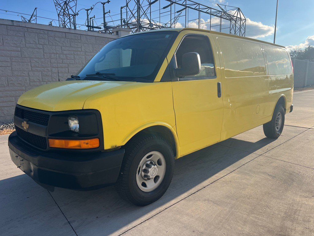 2015 Chevrolet Express Image 1