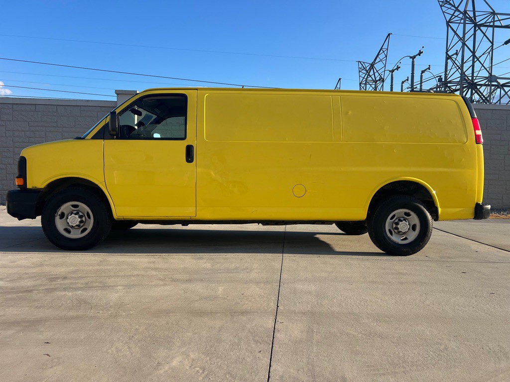 2015 Chevrolet Express Image 3