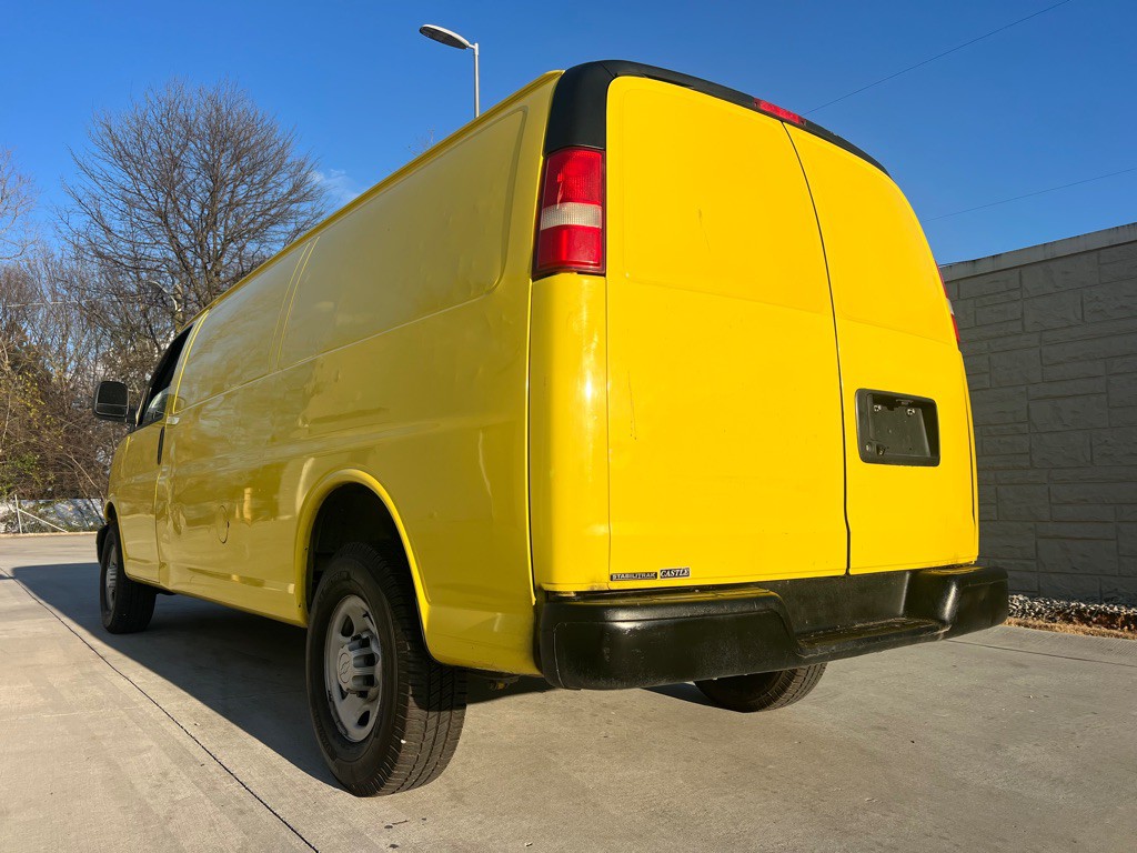 2015 Chevrolet Express Image 4