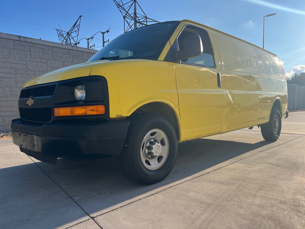 2015 Chevrolet Express Image 2