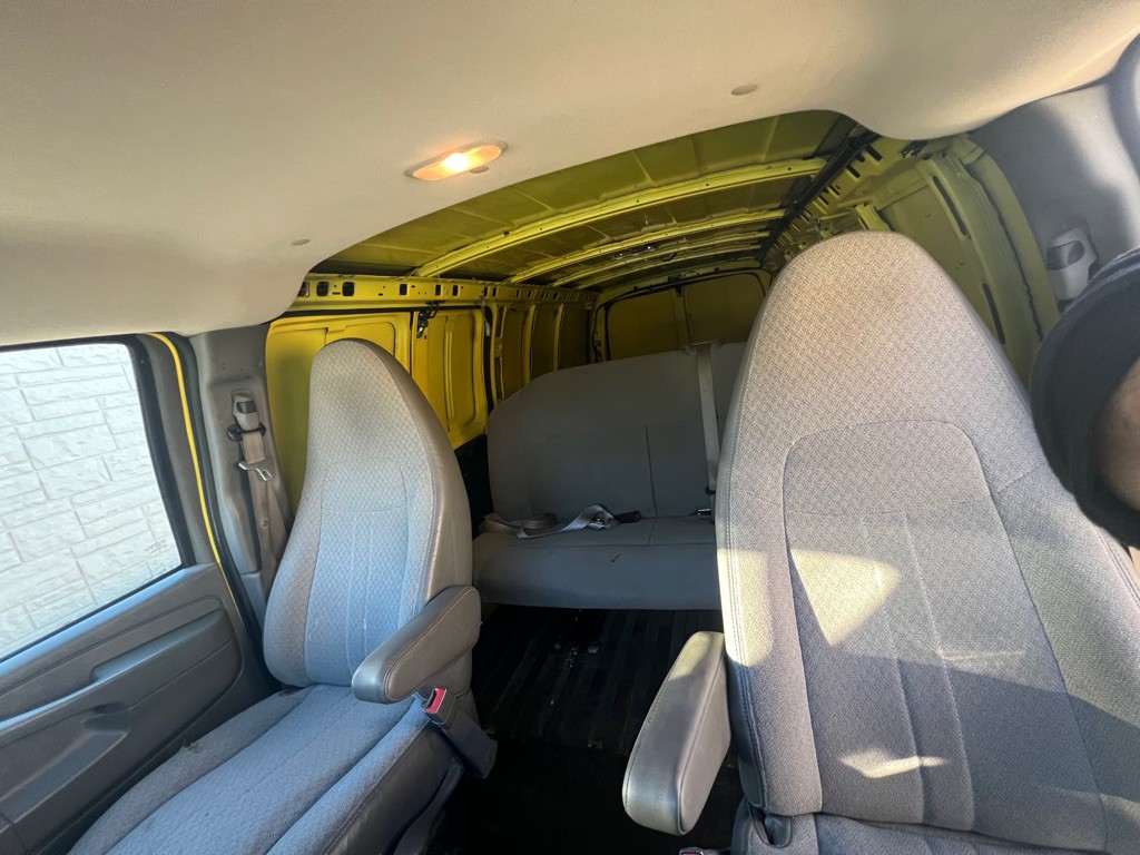 2015 Chevrolet Express Image 21