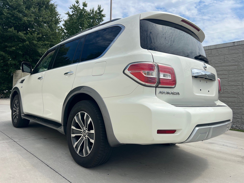 2017 Nissan Armada Image 3