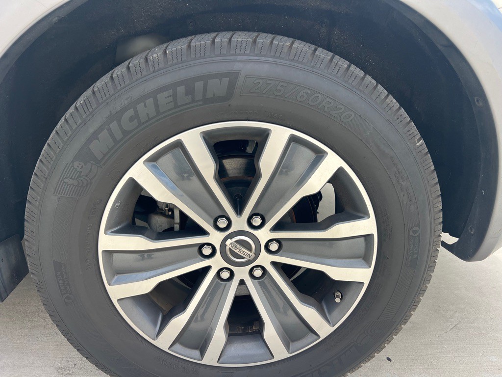 2017 Nissan Armada Image 11