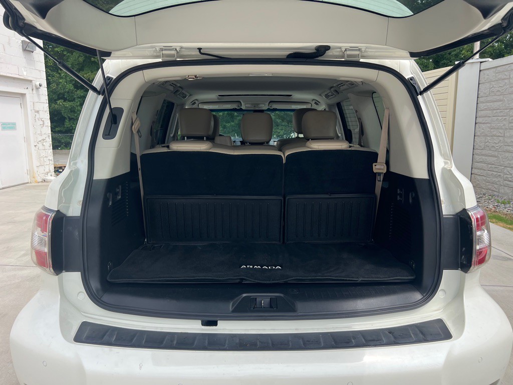 2017 Nissan Armada Image 12