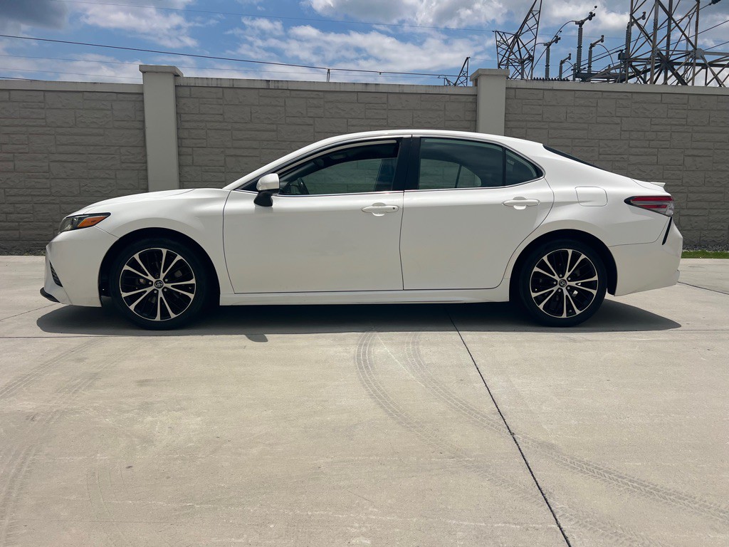 2019 Toyota Camry Image 2