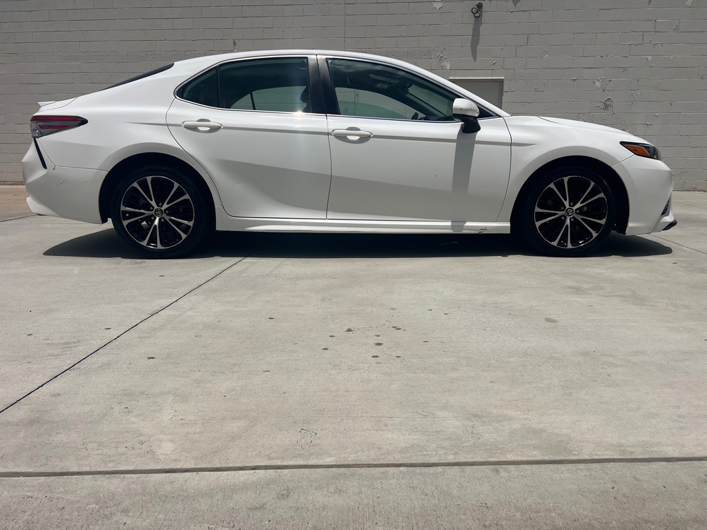 2019 Toyota Camry Image 8