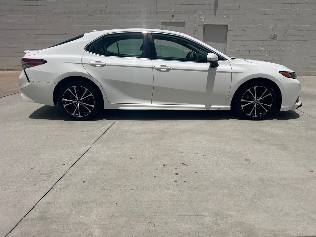 2019 Toyota Camry Image 16