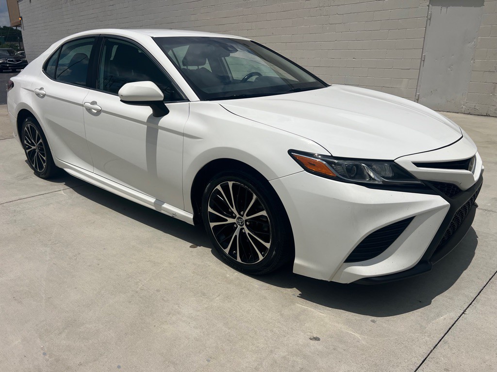 2019 Toyota Camry Image 17
