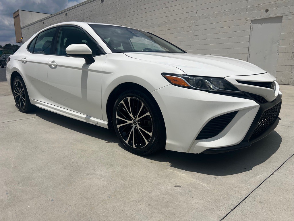 2019 Toyota Camry Image 18
