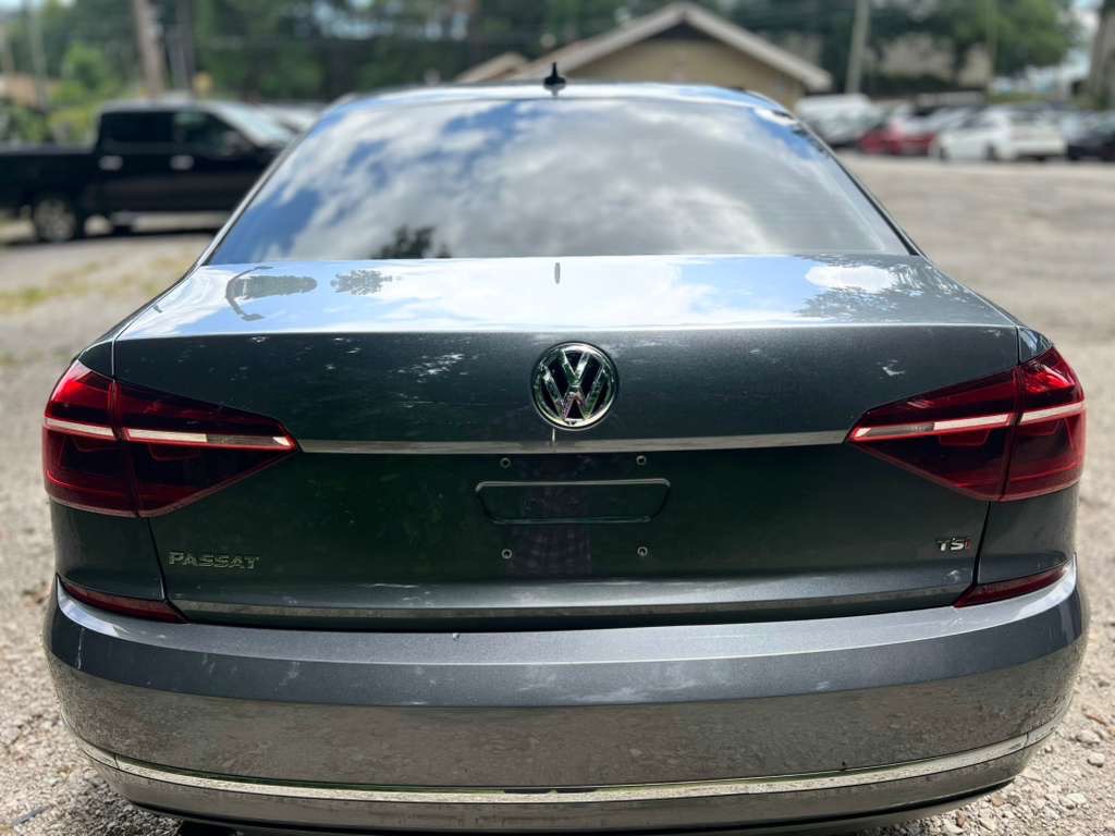 2019 Volkswagen Passat Image 19