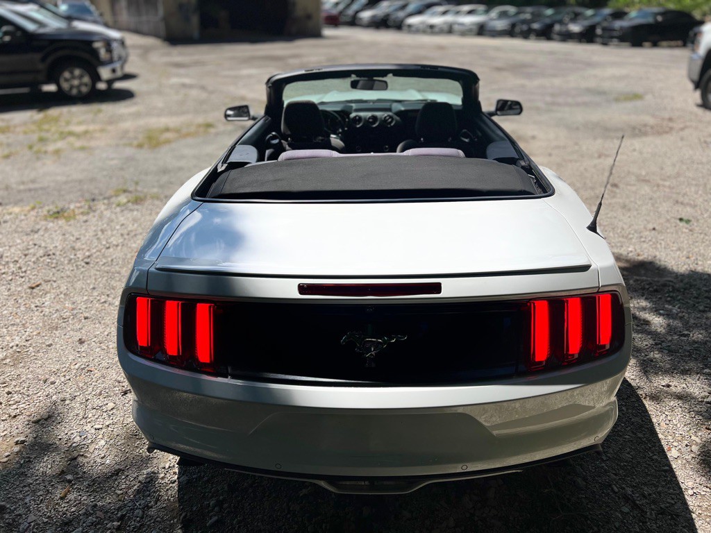 2015 Ford Mustang Image 18
