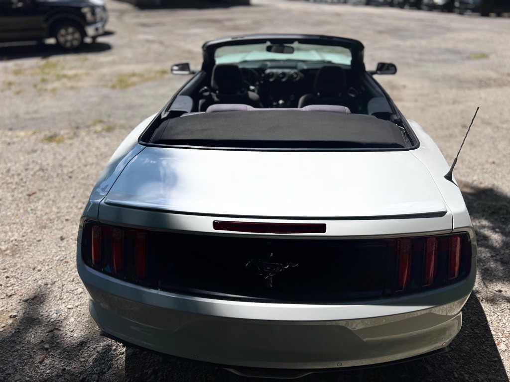 2015 Ford Mustang Image 19