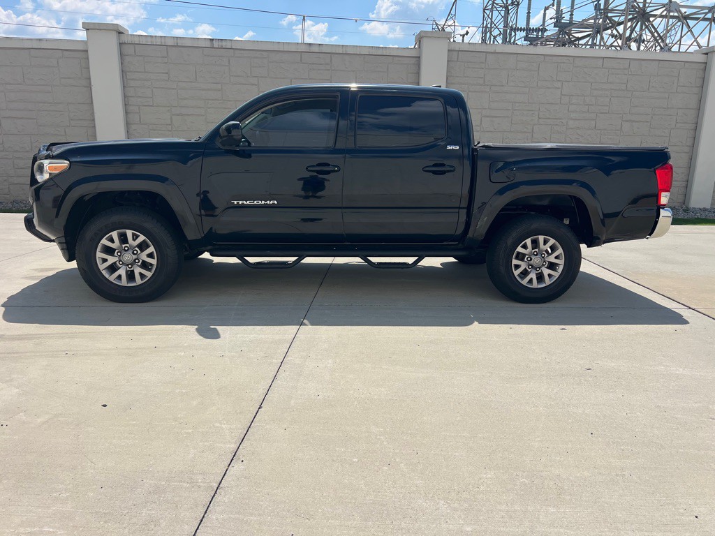 2016 Toyota Tacoma Image 2
