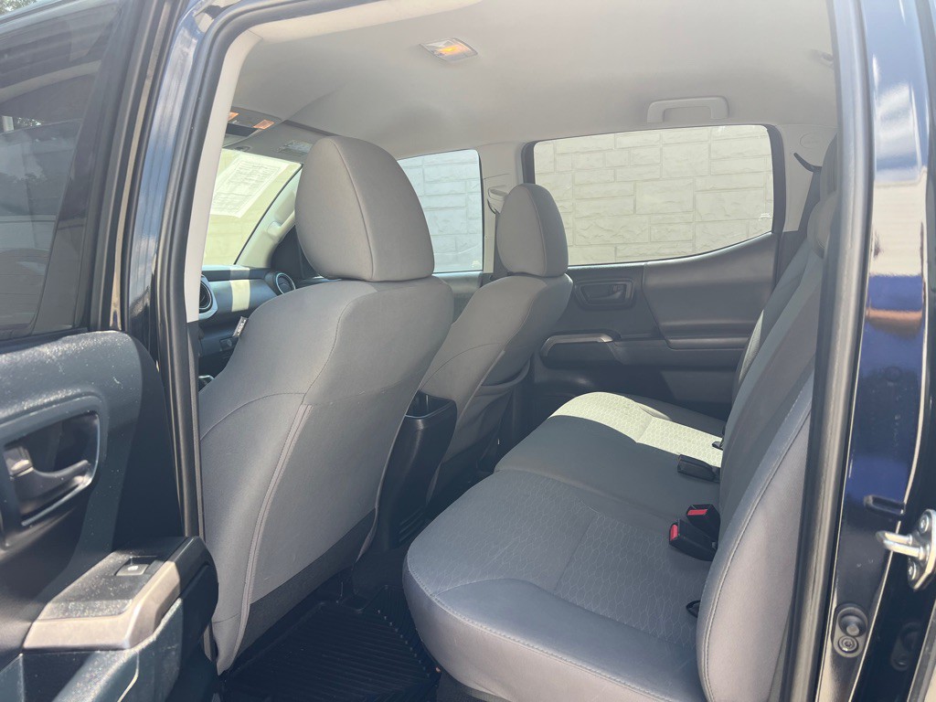 2016 Toyota Tacoma Image 9