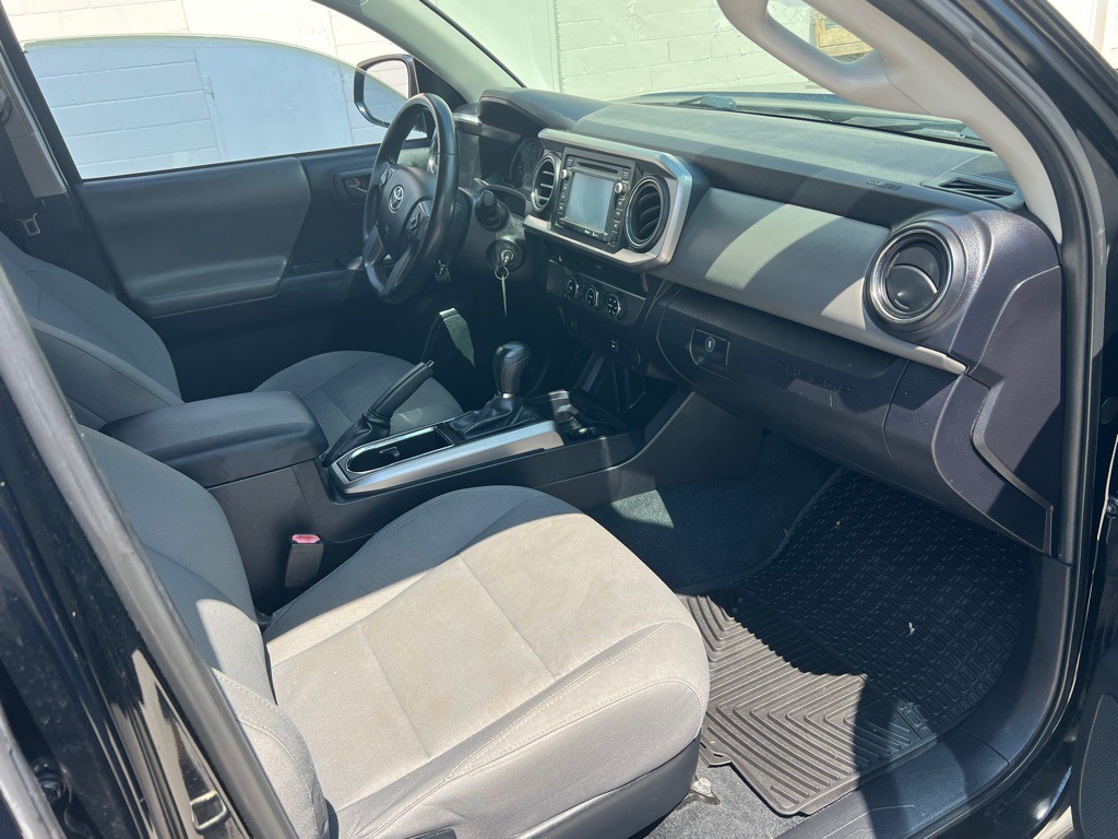 2016 Toyota Tacoma Image 12