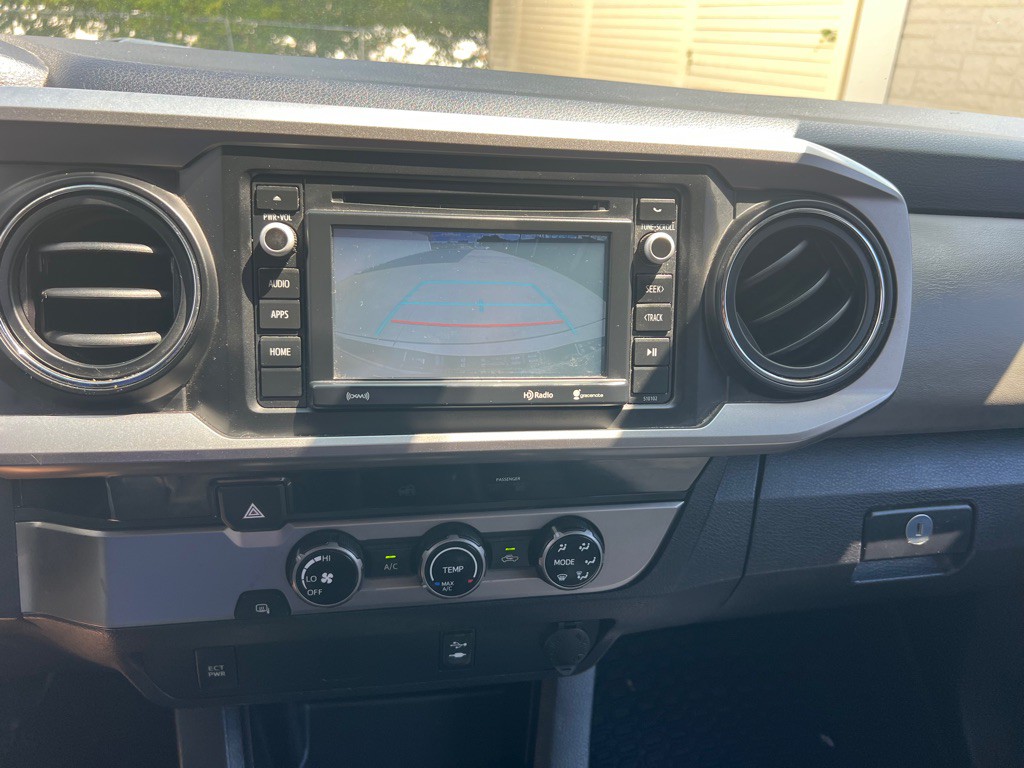 2016 Toyota Tacoma Image 14