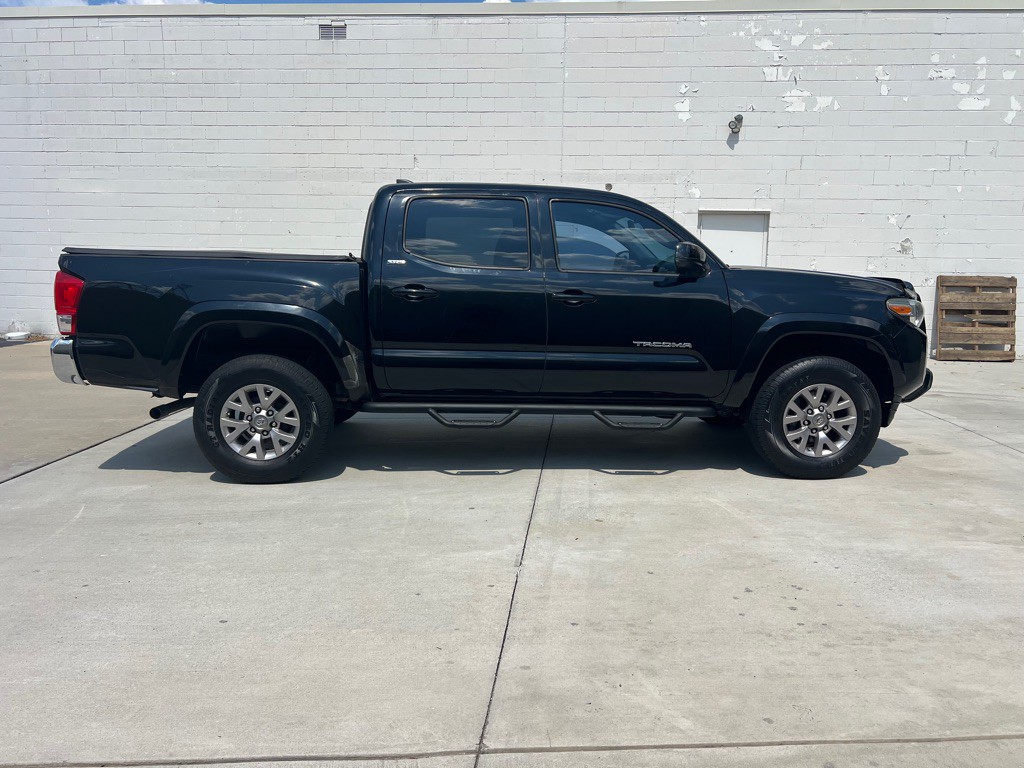 2016 Toyota Tacoma Image 16