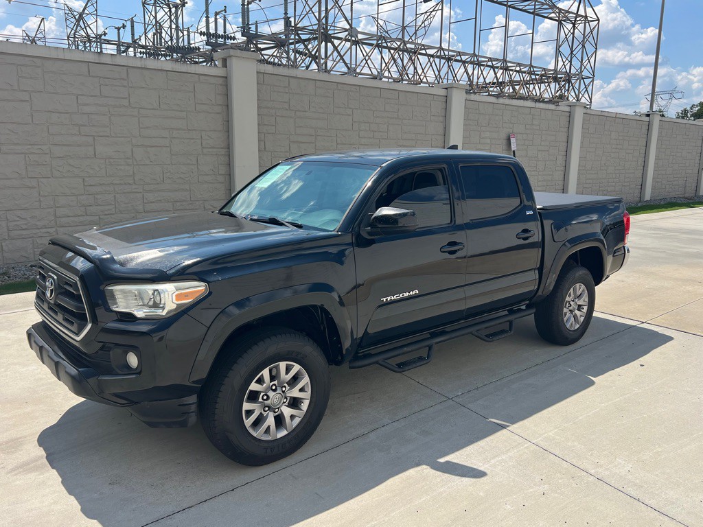 2016 Toyota Tacoma Image 18