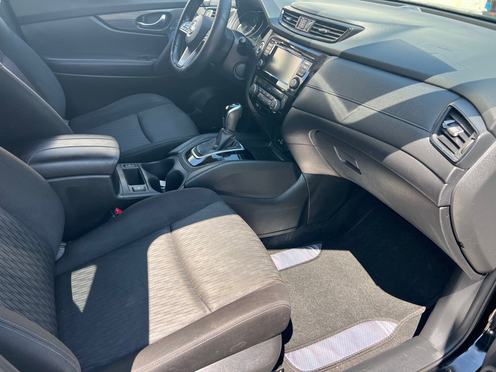2020 Nissan Rogue Image 9