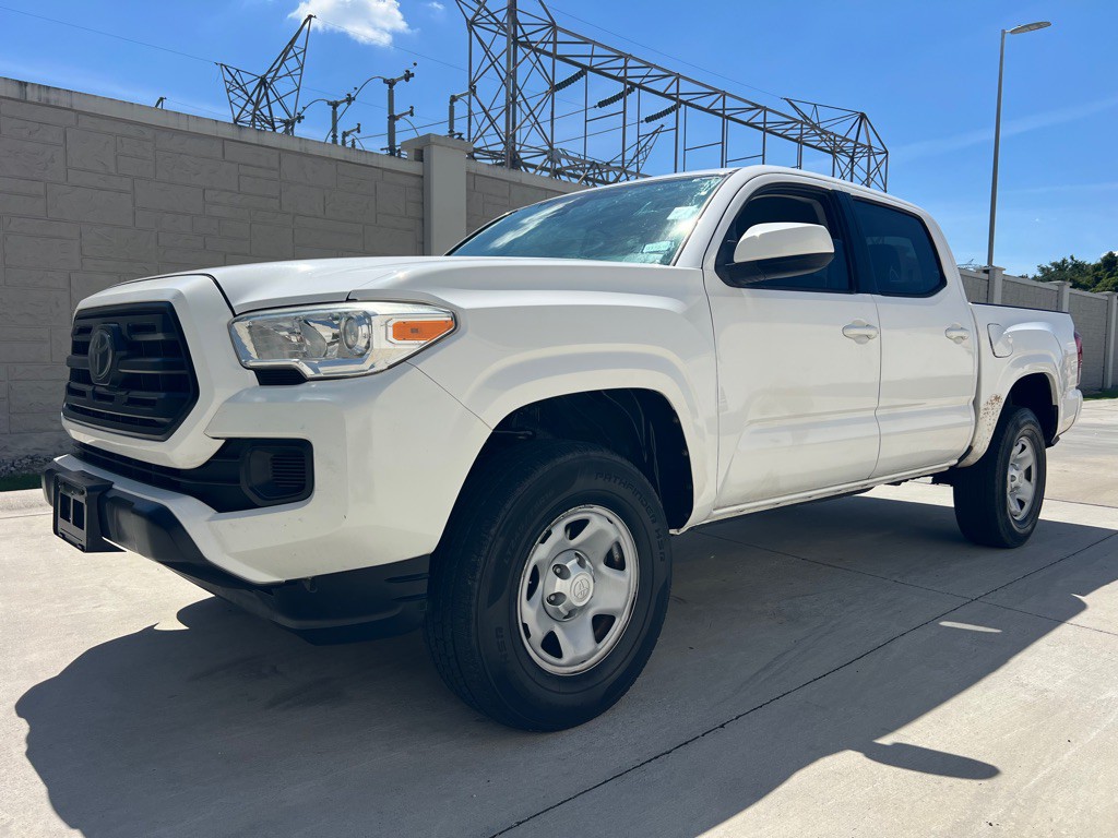 2018 Toyota Tacoma Image 2