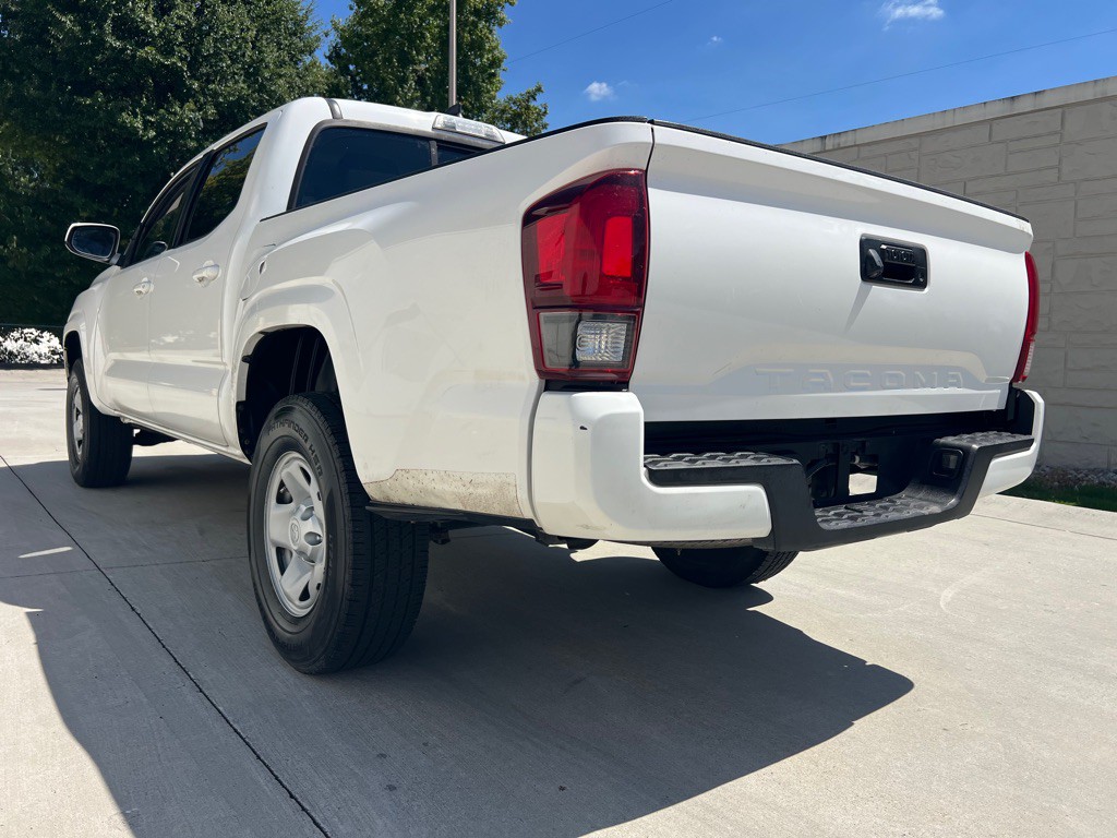 2018 Toyota Tacoma Image 4