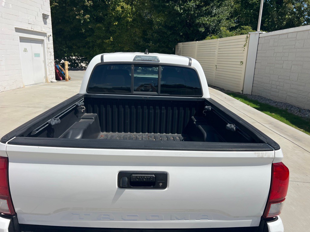 2018 Toyota Tacoma Image 5