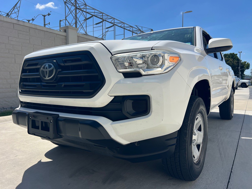 2018 Toyota Tacoma Image 18