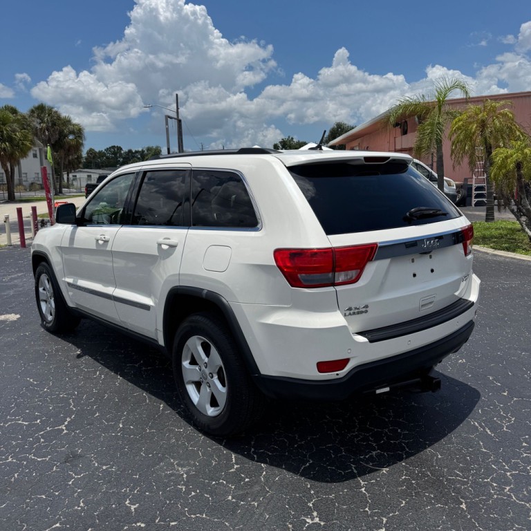2011 Jeep Grand Cherokee Image 1