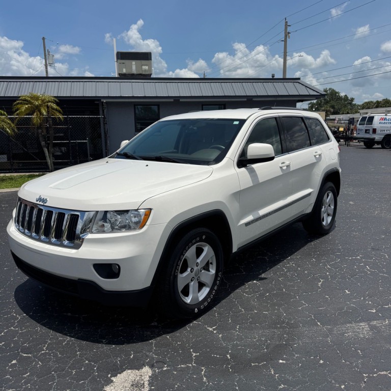 2011 Jeep Grand Cherokee Image 2